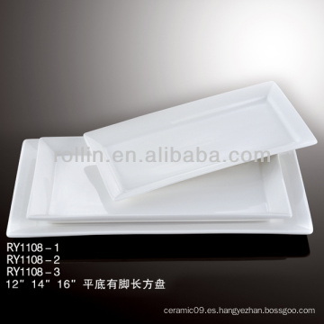 Hermoso plato de porcelana rectangular blanco plano